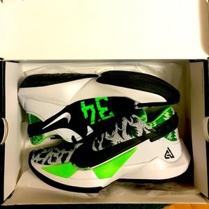 Zoom Freak 2 Basketball Shoes